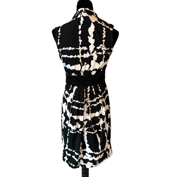 BCBGMAXAZRIA Black & White Stretch Ruched Dress - Picture 7 of 10